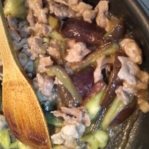 オイル蒸しで！豚肉となすの黒酢炒め